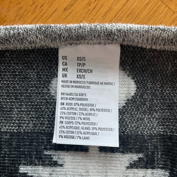 Size XS/S American Eagle Outfitters Aztec black white poncho wrap with fringe - Picture 6 of 9